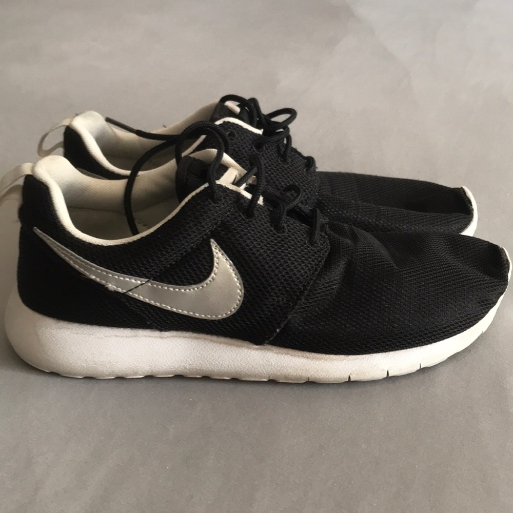 Nike tennis shoes